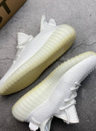 Кроссовки Adidas Yeezy Boost 350 V2 Triple White живое фото 1
