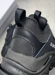 Кроссовки Balenciaga Triple S Black живое фото 4
