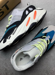Кроссовки Adidas Yeezy 700 Wave Runner Solid Grey живое фото 1