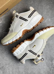 Кроссовки Nike Air Humara Jacquemus Light Bone Gold живое фото 1