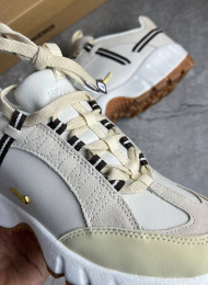 Кроссовки Nike Air Humara Jacquemus Light Bone Gold живое фото 3